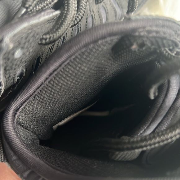 Boys Bakin Black Nike sneakers size 6 - Picture 7 of 7